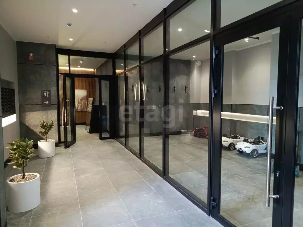 2-к кв. Тюменская область, Тюмень ул. 50 лет Октября, 63Г (63.0 м) - Фото 0