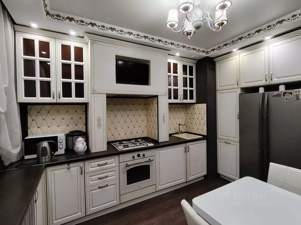 3-к кв. Омская область, Омск пос. Амурский, ул. Нахимова, 8 (63.0 м) - Фото 1