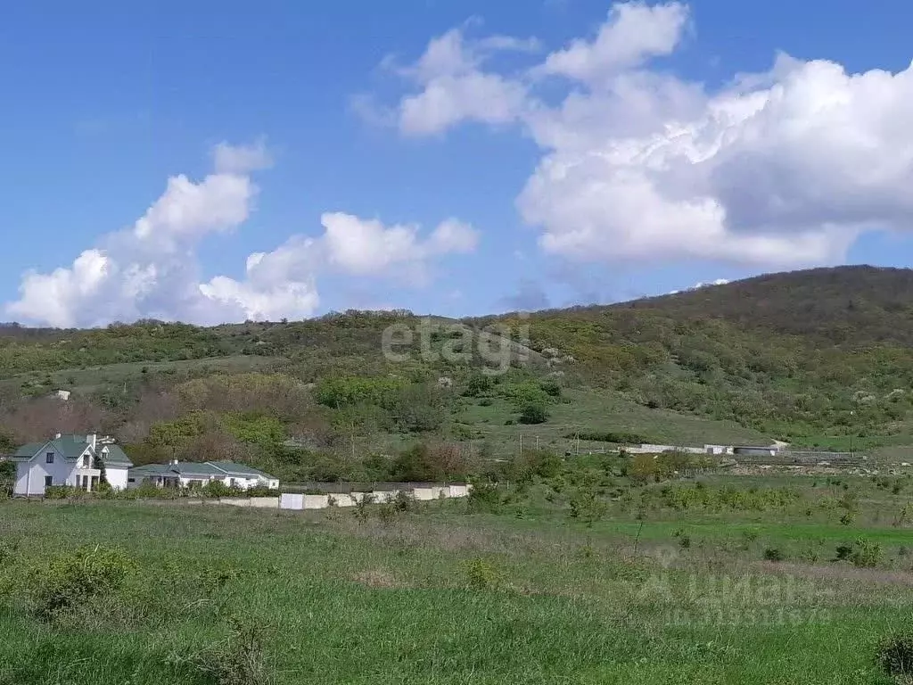 Участок в Крым, Белогорский район, Чернопольское с/пос, с. Кизиловка ... - Фото 0