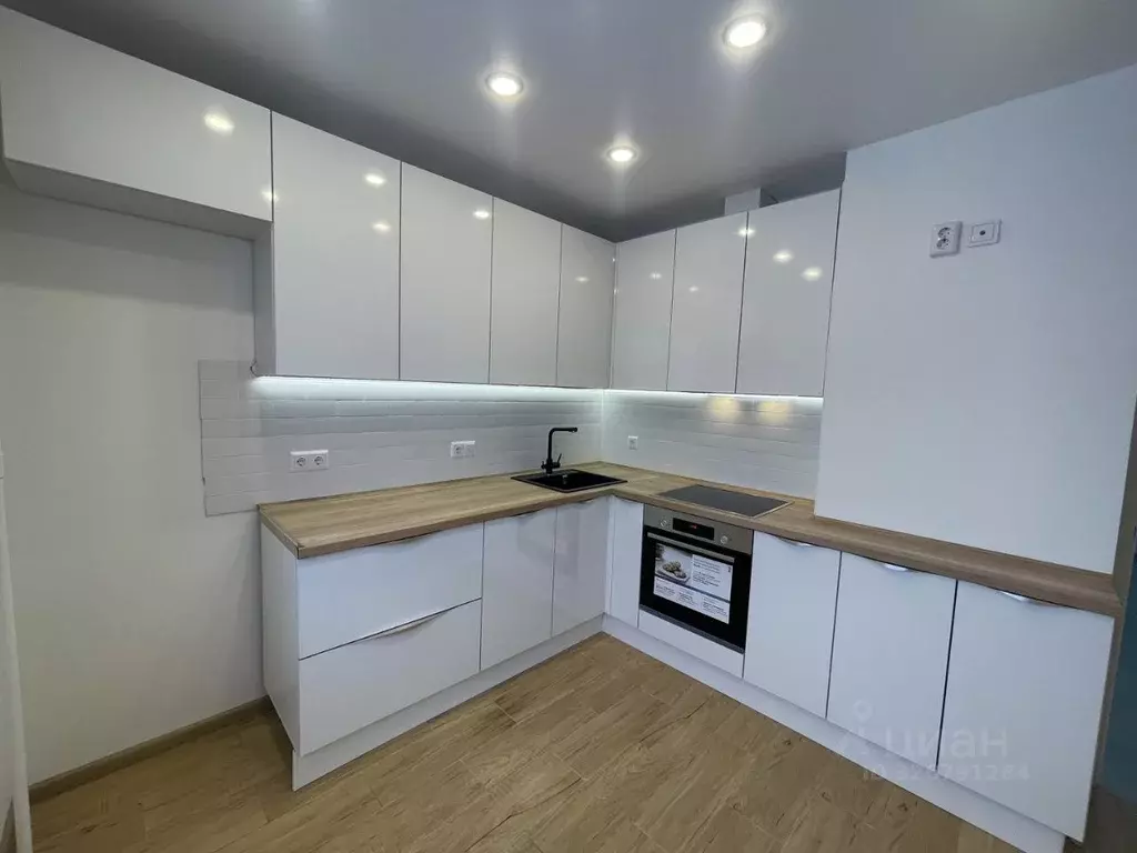 3-к кв. Курская область, Курск просп. Вячеслава Клыкова, 4 (76.6 м) - Фото 2