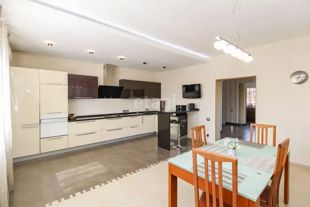 Дом в Тюменская область, Тюмень ул. Малый Арбат (420 м) - Фото 1