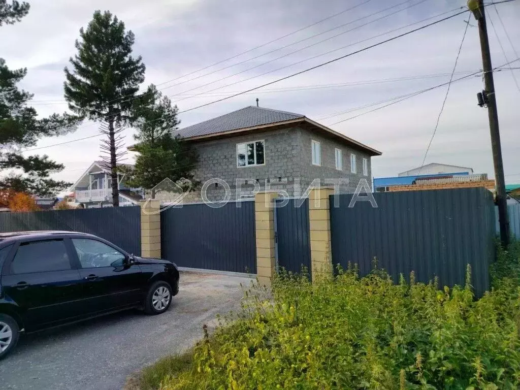 Дом в Тюменская область, Тюмень Парфеново мкр, ул. Лобкова (285 м) - Фото 1