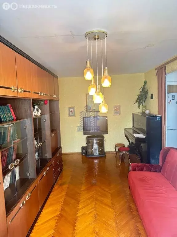 3-комнатная квартира: Чебоксары, улица Гузовского, 8 (58 м) - Фото 0