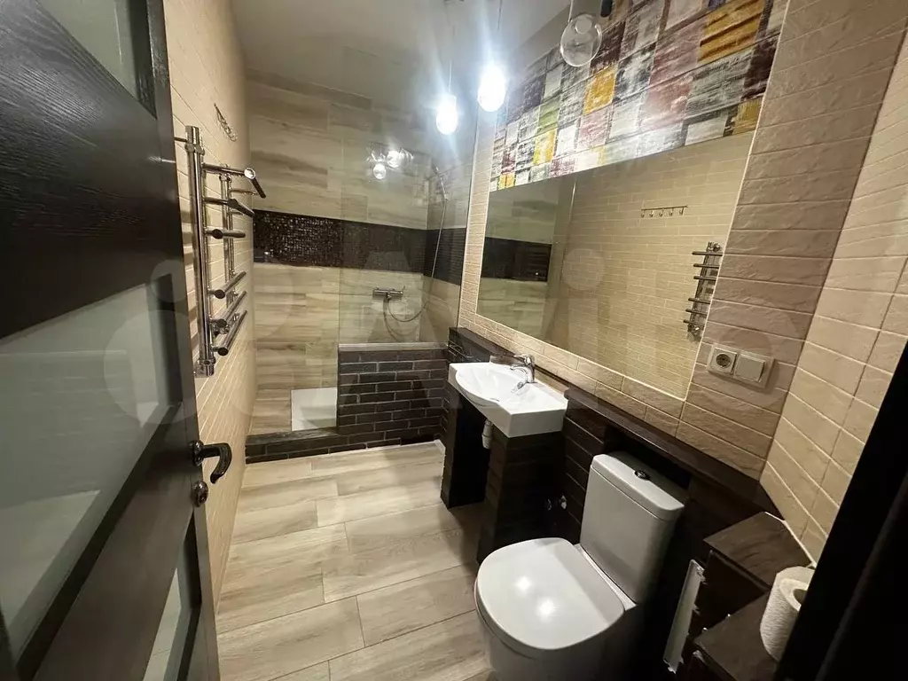 2-к. квартира, 95 м, 1/3 эт. - Фото 1