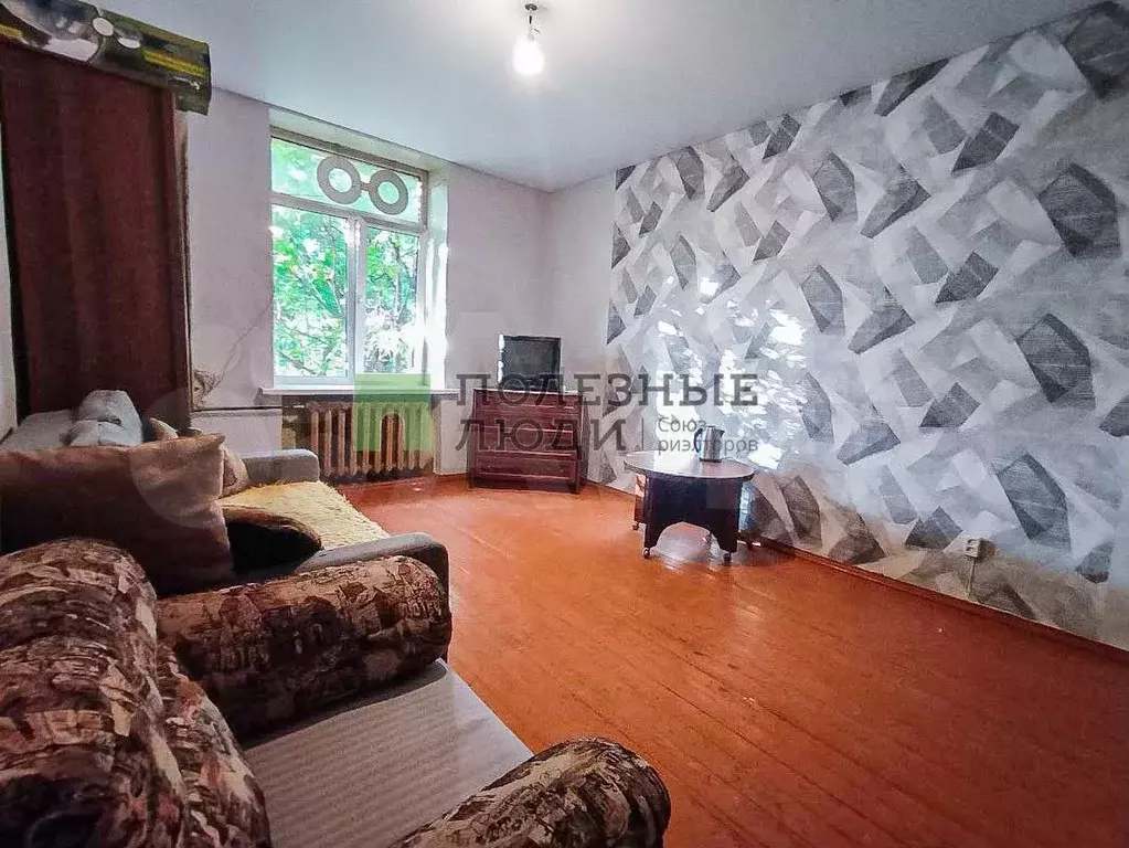 Комната 18 м в 3-к., 4/4 эт. - Фото 1