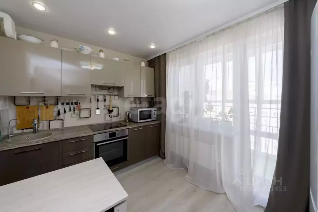 2-к кв. Тюменская область, Тюмень ул. Александра Митинского, 7к1 (56.0 ... - Фото 1