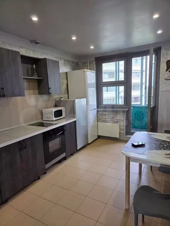 2-к. квартира, 60 м, 4/14 эт. - Фото 0