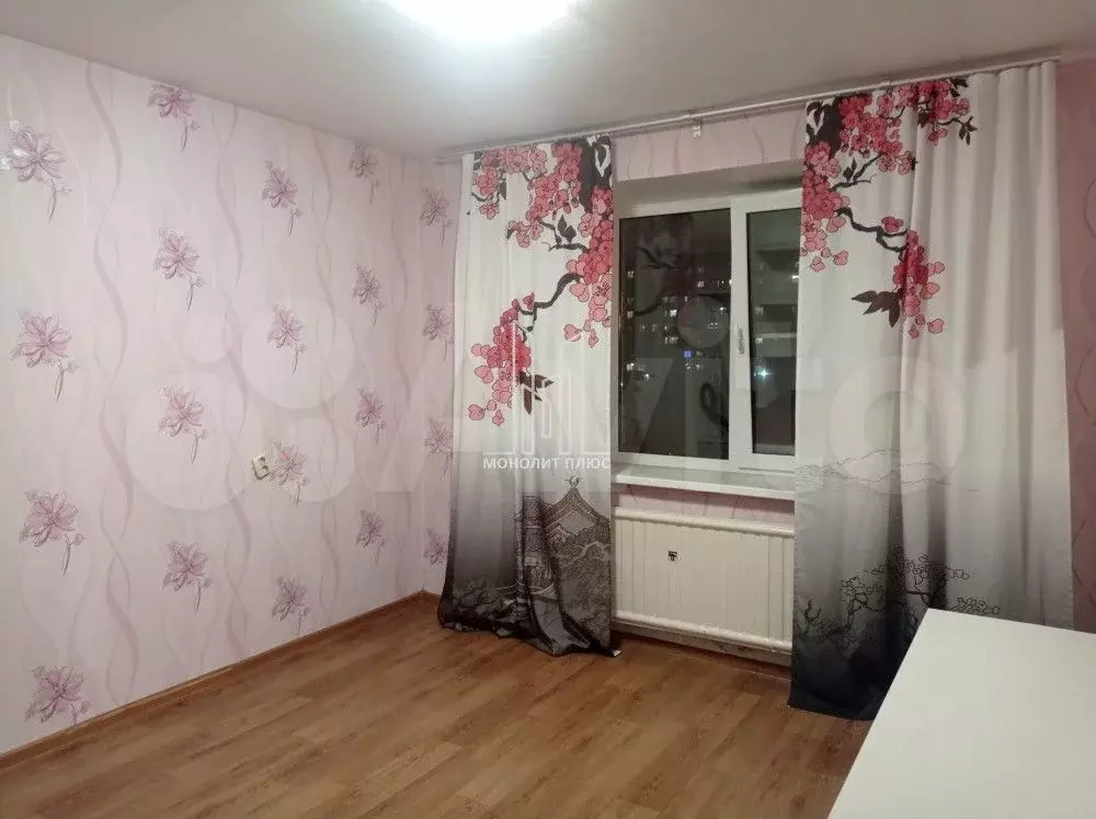 Комната 12,4 м в 9-к., 3/9 эт. - Фото 0