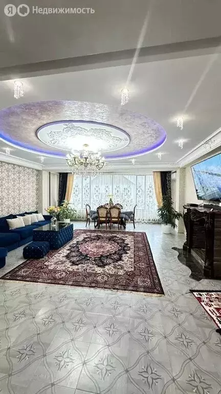 4-комнатная квартира: Махачкала, улица Эльзы Ибрагимовой, 5к4 (143 м) - Фото 1