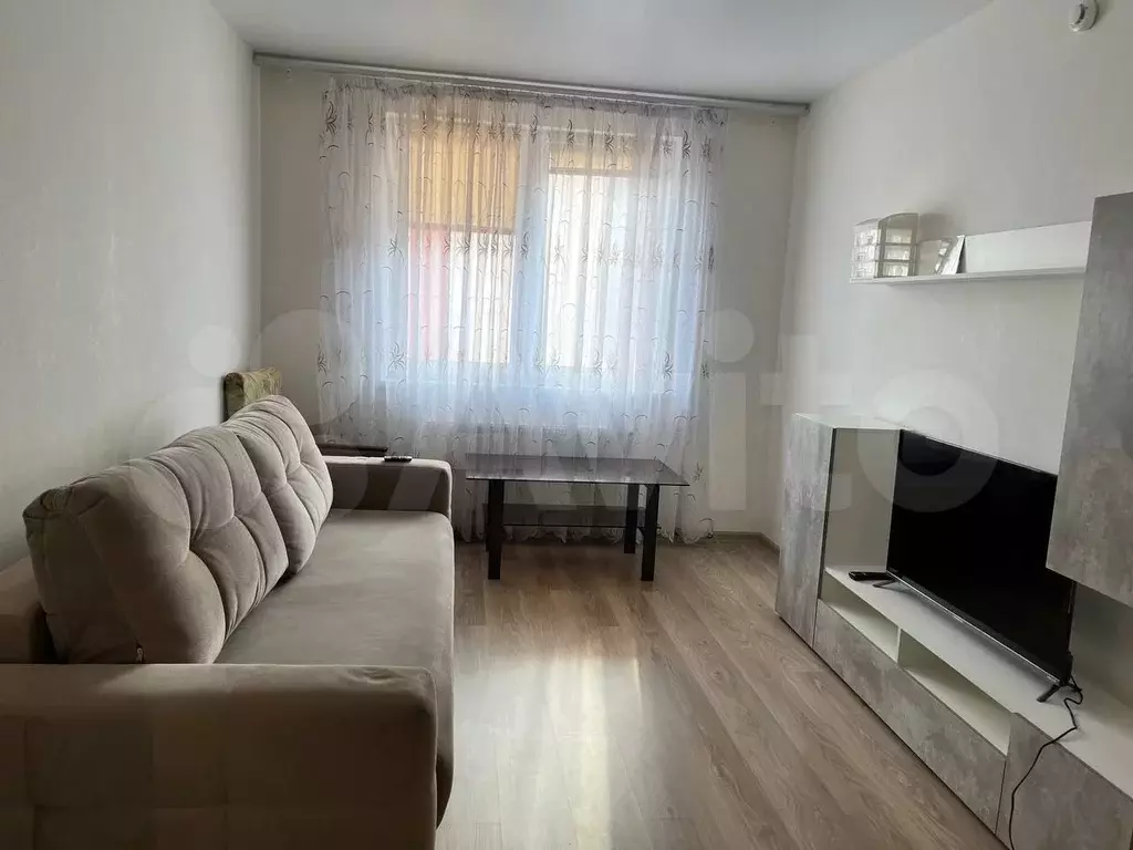 1-к. квартира, 37 м, 4/10 эт. - Фото 0
