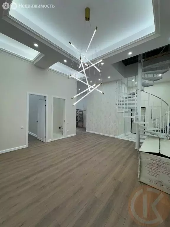 4-комнатная квартира: Симферополь, проспект Кирова, 45 (140 м) - Фото 0