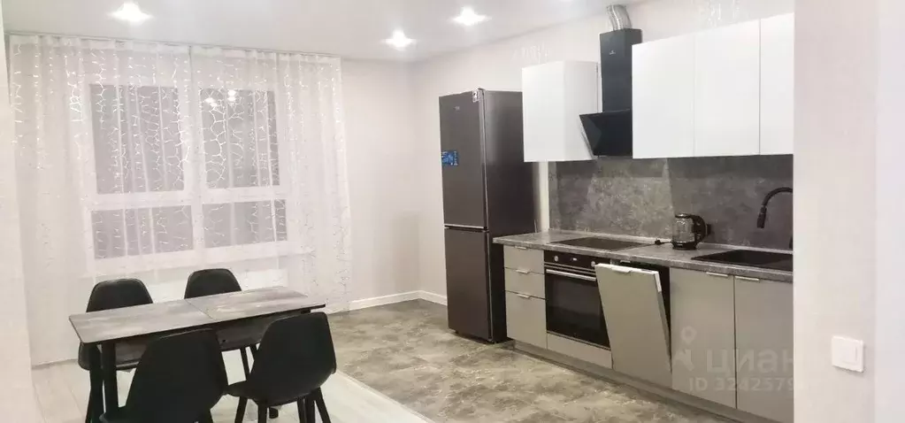 3-к кв. Татарстан, Казань ул. Азата Аббасова, 12 (80.0 м) - Фото 1