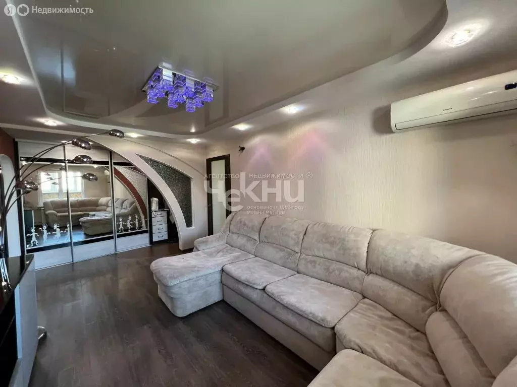 3-комнатная квартира: Нижний Новгород, улица Космонавта Комарова, 2к1 ... - Фото 1