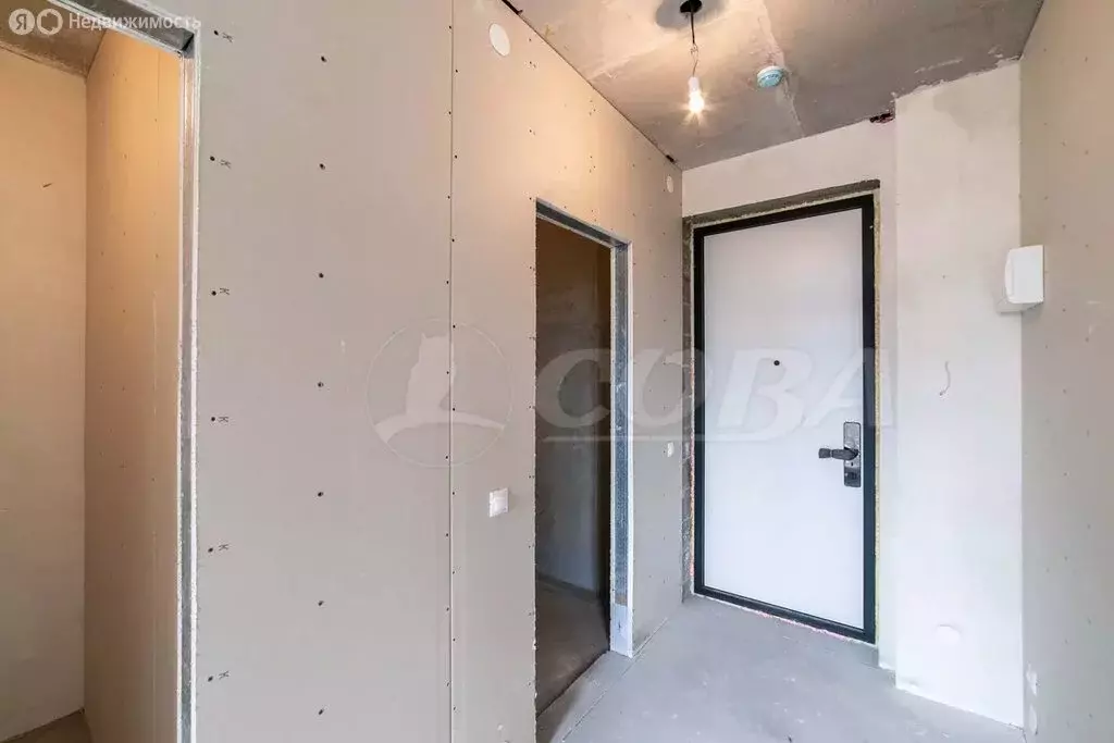 Квартира-студия: Тюмень, улица Муравленко, 9с1 (30 м) - Фото 1