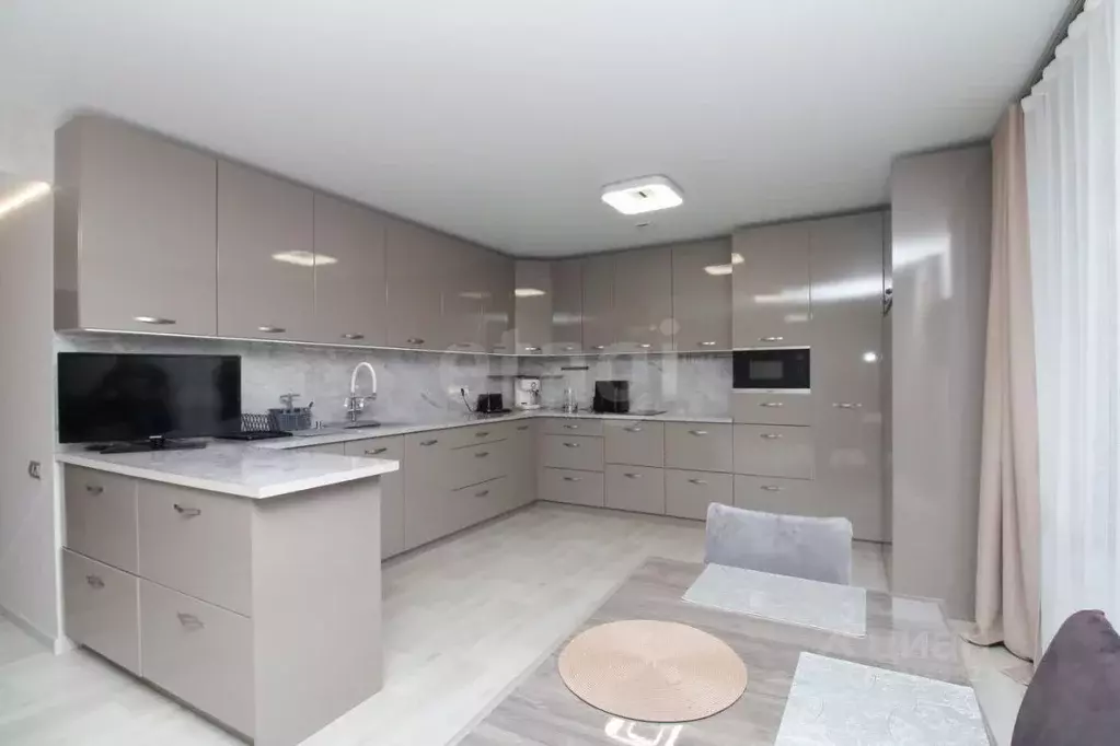 3-к кв. Красноярский край, Красноярск ул. Авиаторов, 3 (98.2 м) - Фото 1