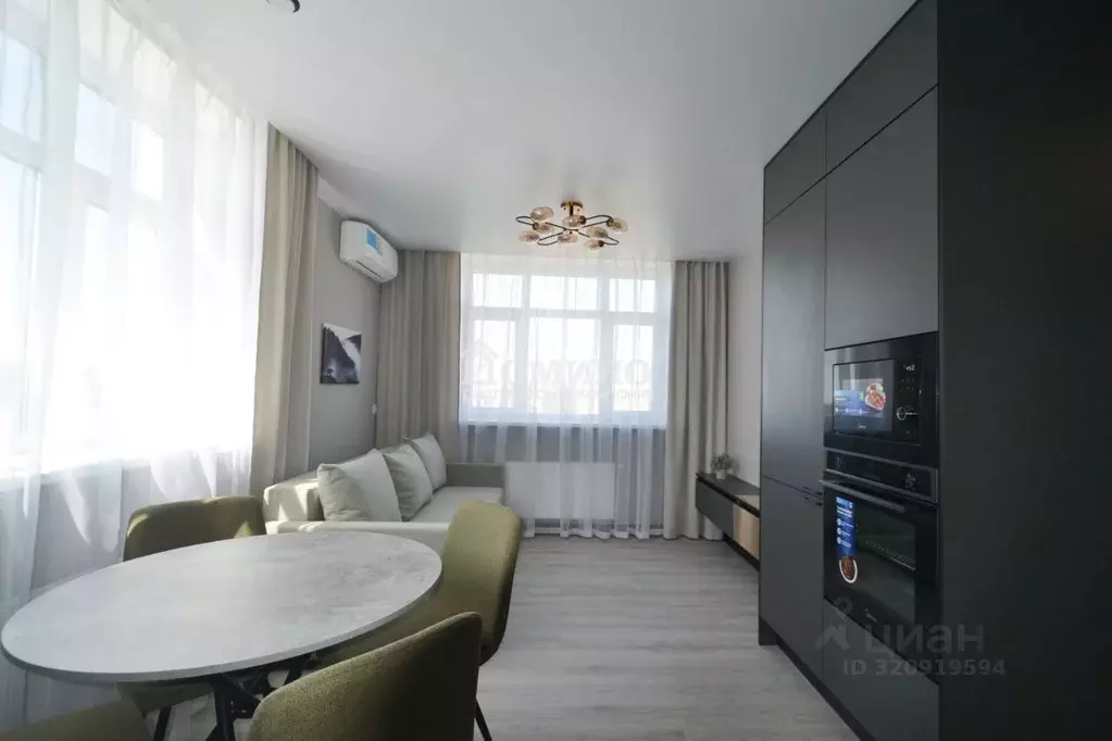 2-к кв. Тюменская область, Тюмень ул. Первооткрывателей, 8 (52.4 м) - Фото 0