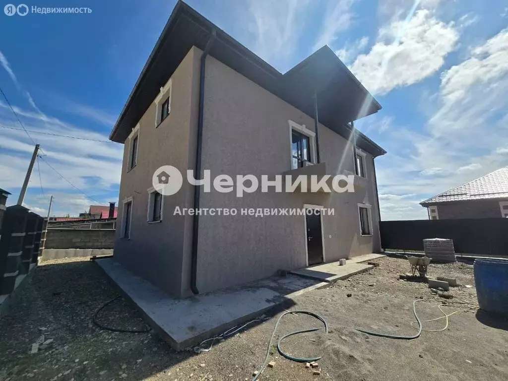 Дом в Ессентуки, улица имени А. Трощева, 16 (300 м) - Фото 0