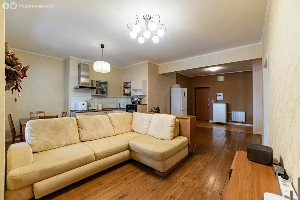 2-комнатная квартира: Екатеринбург, улица Юмашева, 18 (85 м) - Фото 2