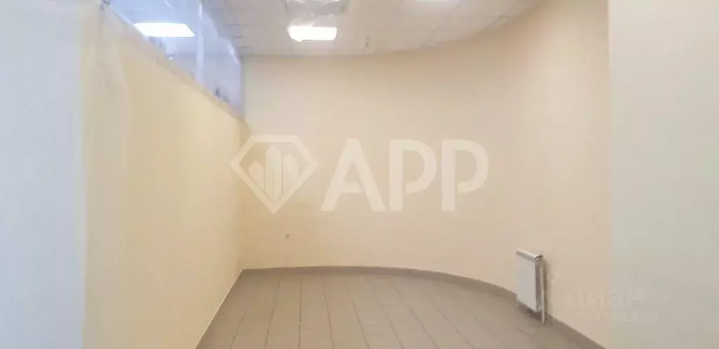 Торговая площадь в Омская область, Омск просп. Комарова, 2/2 (58 м) - Фото 1