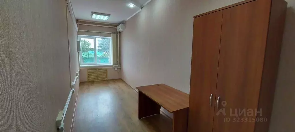 Офис в Краснодарский край, Лабинск ул. Константинова, 86 (12 м) - Фото 1