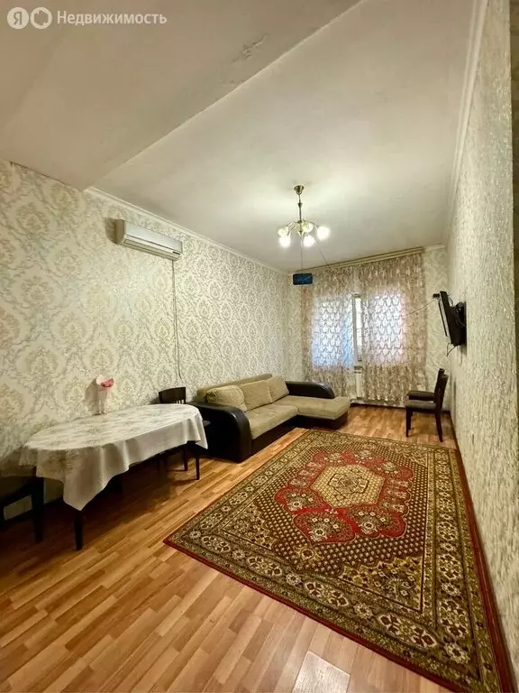2-комнатная квартира: Махачкала, улица Перова, 6 (70 м) - Фото 1