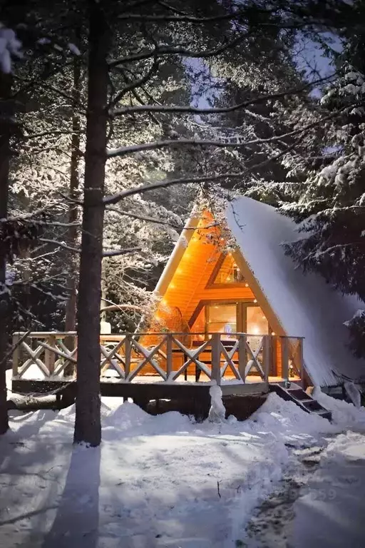 Дом в Ленинградская область, Лодейнопольский район, пос. Свирьстрой ... - Фото 0