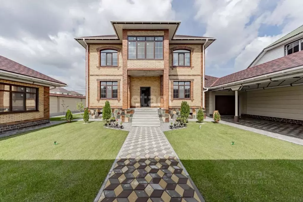 Дом в Тюменская область, Тюмень Народная ул. (250 м) - Фото 1