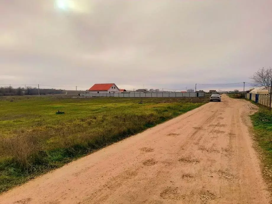 Участок в Крым, Симферопольский район, Гвардейское с/пос, с. Красная ... - Фото 2