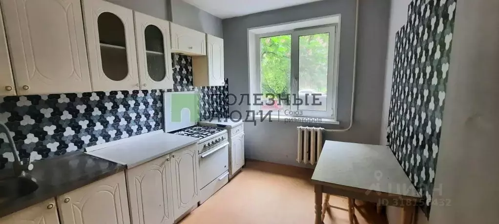 2-к кв. Орловская область, Орел Ягодный пер., 6 (53.8 м) - Фото 0