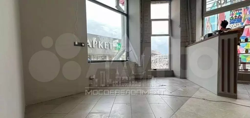 Помещение у метро под кофе на топ трафике 10м2 - Фото 1