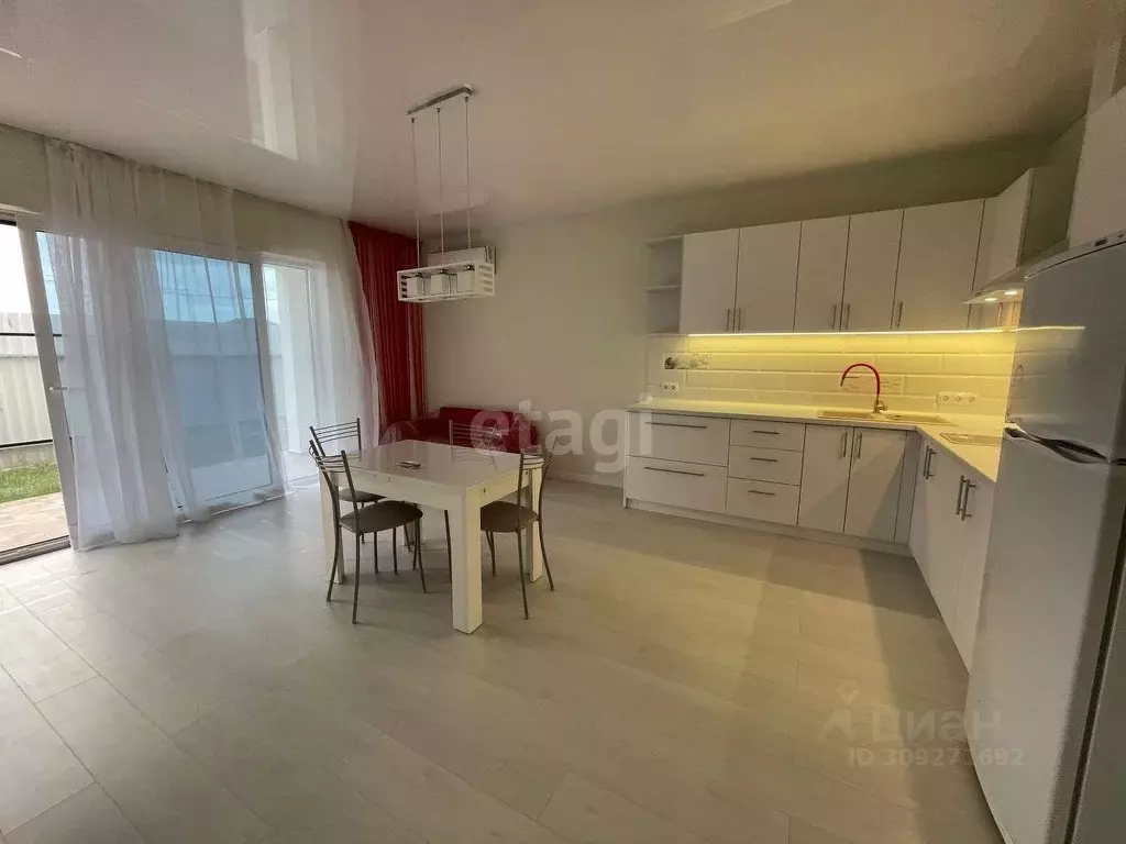 Дом в Крым, Сакский район, с. Уютное, Пруд кп  (110 м) - Фото 1