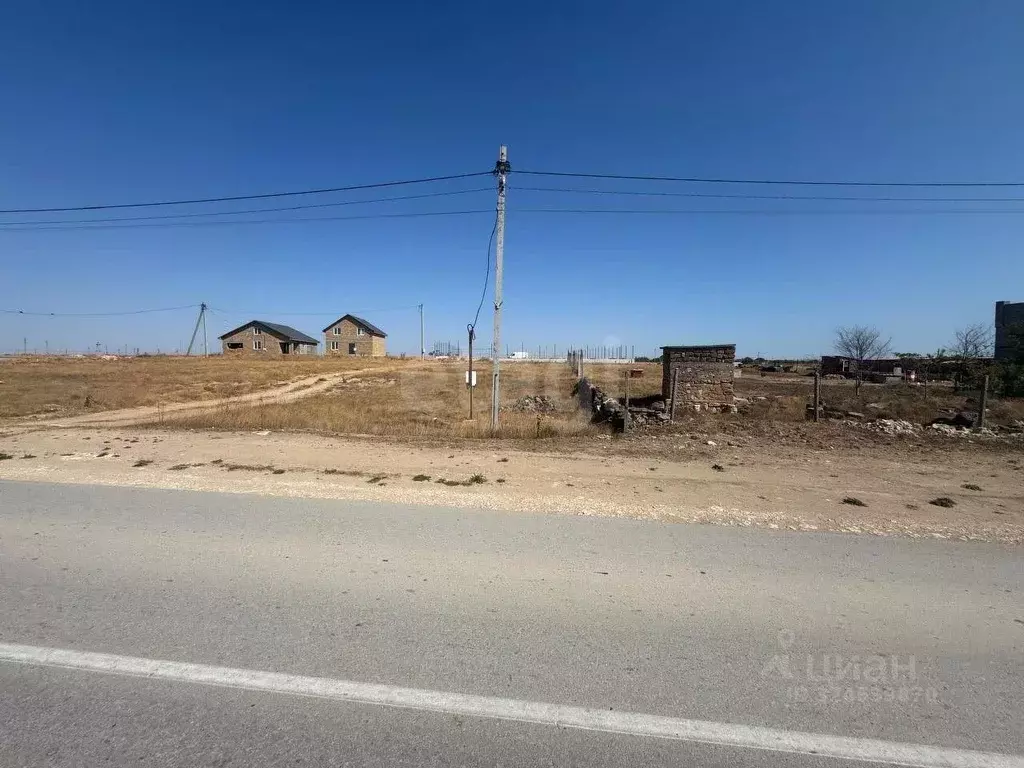 Участок в Крым, Черноморский район, Оленевское с/пос, с. Калиновка  ... - Фото 0