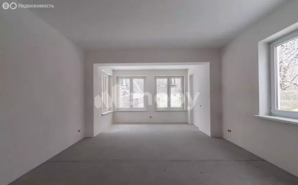 4-комнатная квартира: Калининград, Бассейная улица, 37 (100 м) - Фото 0