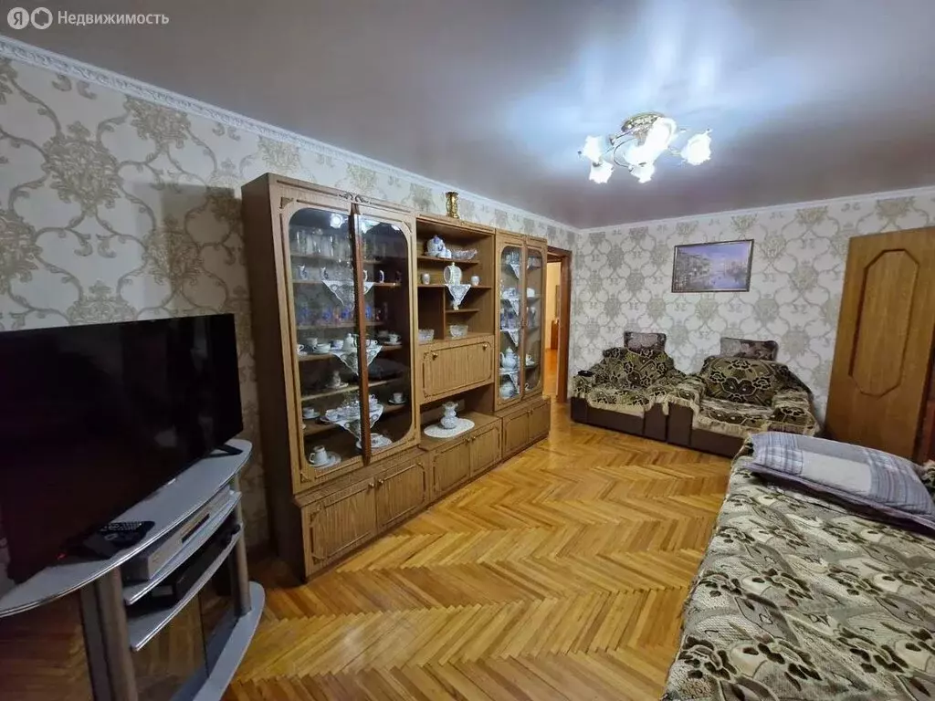 3-комнатная квартира: Ессентуки, улица Долина Роз, 10 (63.5 м) - Фото 1