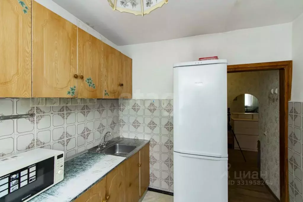 3-к кв. Тюменская область, Тюмень Курская ул., 3 (50.4 м) - Фото 1