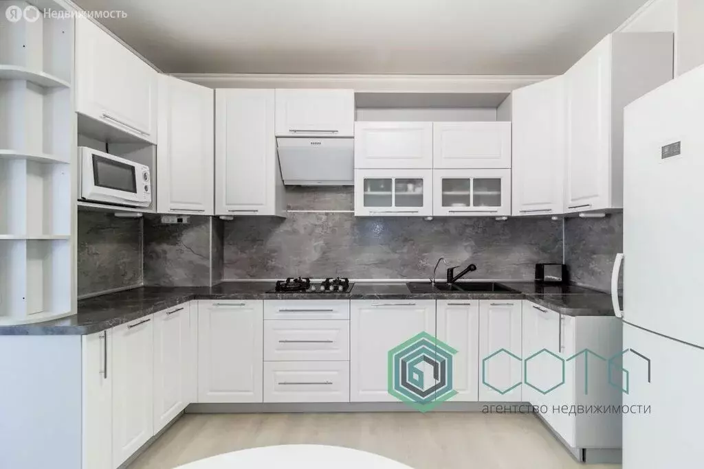 2-комнатная квартира: Калининград, улица Виктора Денисова, 24 (64 м) - Фото 1