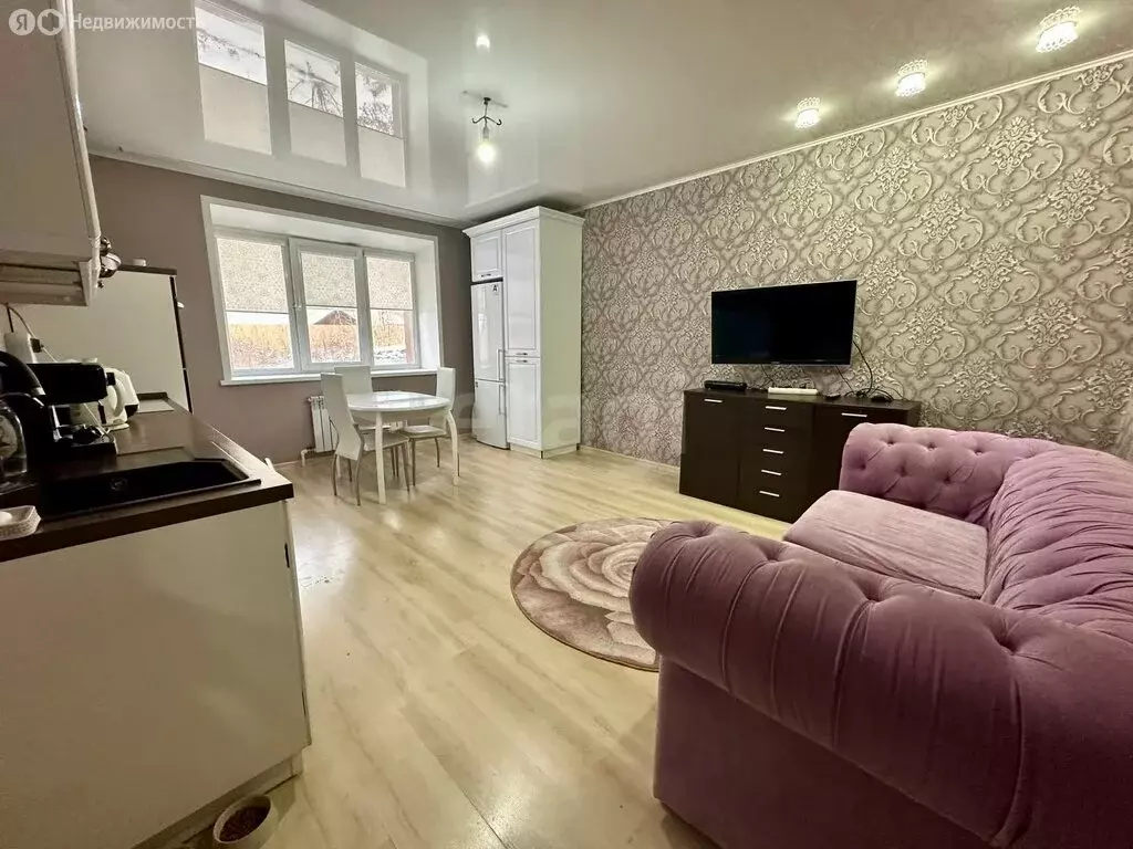 Дом в Ачинск, Ромашковая улица (241.9 м) - Фото 1