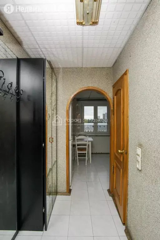 4-комнатная квартира: Челябинск, улица Энгельса, 44а (100 м) - Фото 1