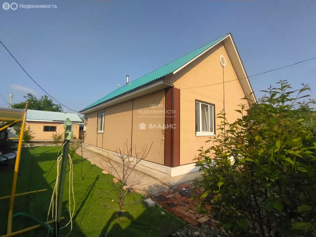 Дом в село Чугуевка, улица имени Алексея Лапика, 54 (98 м) - Фото 0
