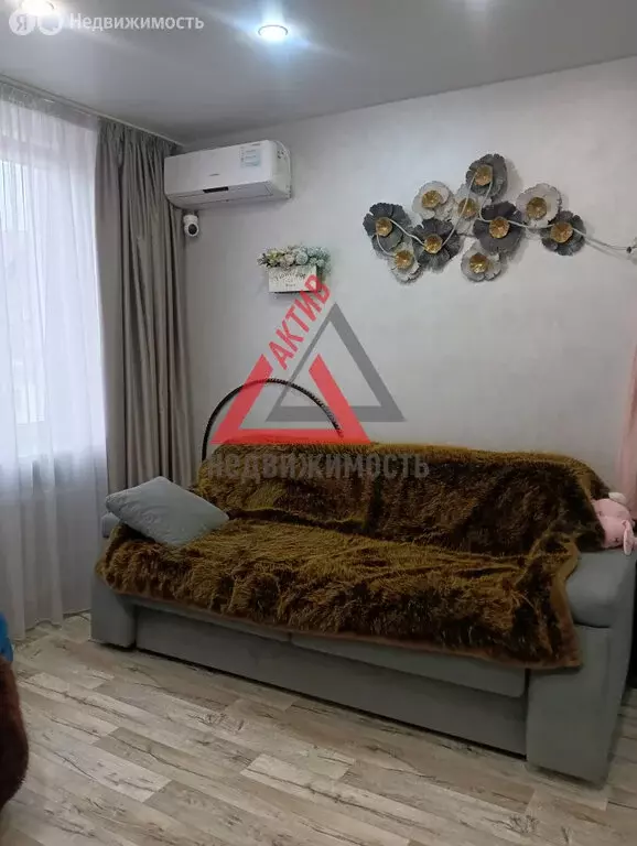 2-комнатная квартира: Каменск-Уральский, улица Кунавина, 20 (45.3 м) - Фото 1