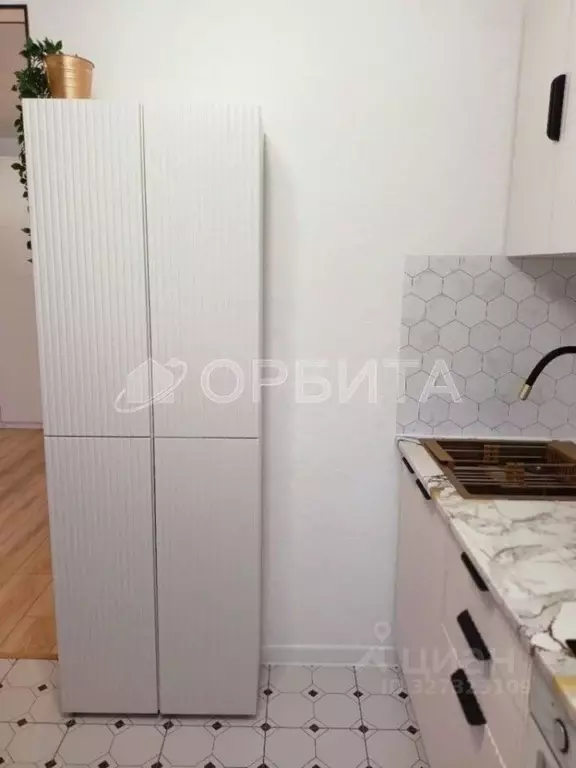 2-к кв. Тюменская область, Тюмень ул. Мельникайте, 103 (42.5 м) - Фото 2