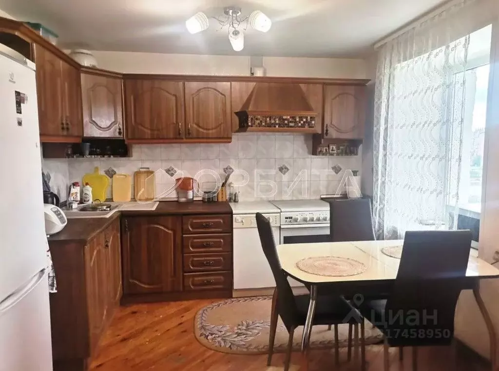 3-к кв. Тюменская область, Тюмень ул. Федюнинского, 7а (86.0 м) - Фото 0