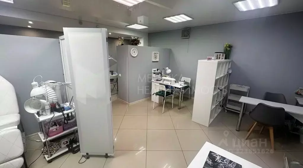 Помещение свободного назначения в Тюменская область, Тюмень ул. 50 лет ... - Фото 1