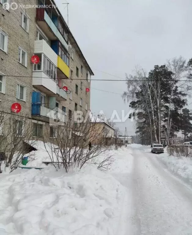 3-комнатная квартира: Барышевский сельсовет, станция Крахаль, улица ... - Фото 0