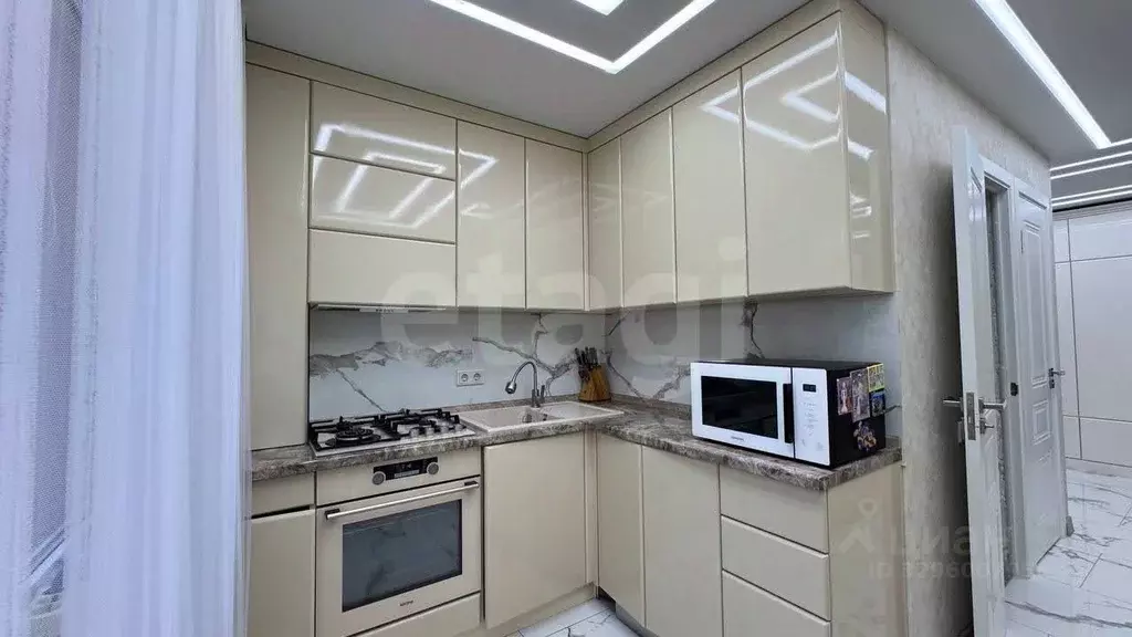 3-к кв. Адыгея, Майкоп ул. 12 Марта, 134К2 (69.9 м) - Фото 0