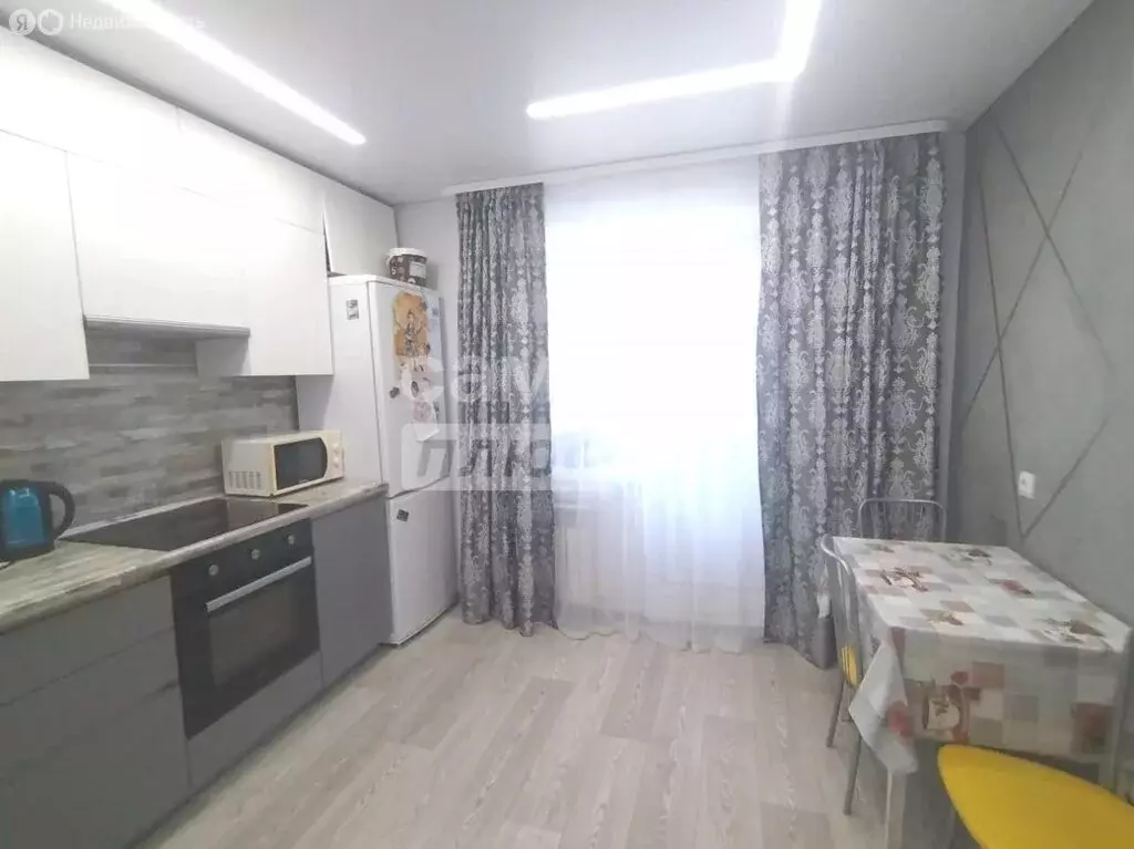 3-комнатная квартира: Октябрьский, улица Ляйлы Марданшиной, 4 (69 м) - Фото 0