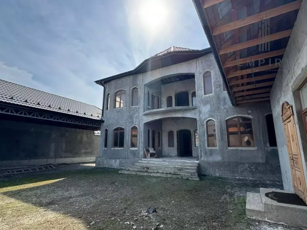 Дом в Чеченская республика, Грозный ул. М.С. Гуцериева, 58 (400 м) - Фото 0