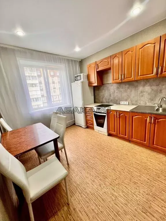 2-к кв. Красноярский край, Красноярск Взлетка мкр, ул. Батурина, 5 ... - Фото 0