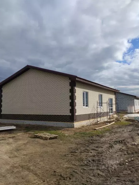 Дом в Омская область, Омский район, Магистральное с/пос, с. Ребровка  ... - Фото 1