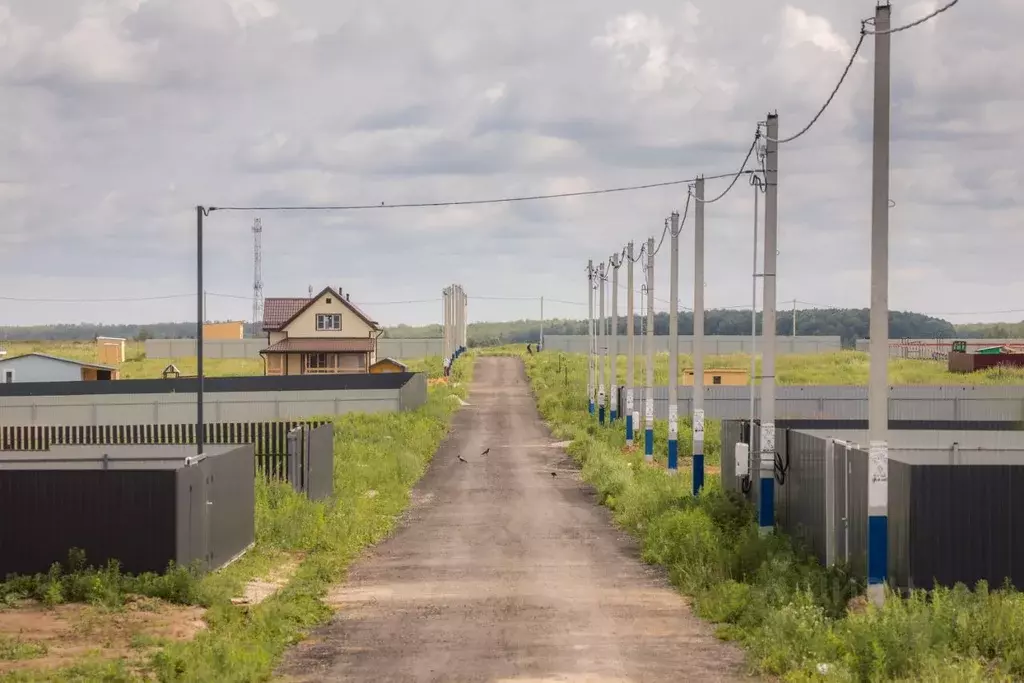 Участок в Московская область, Серпухов городской округ, д. Воздвиженка ... - Фото 1